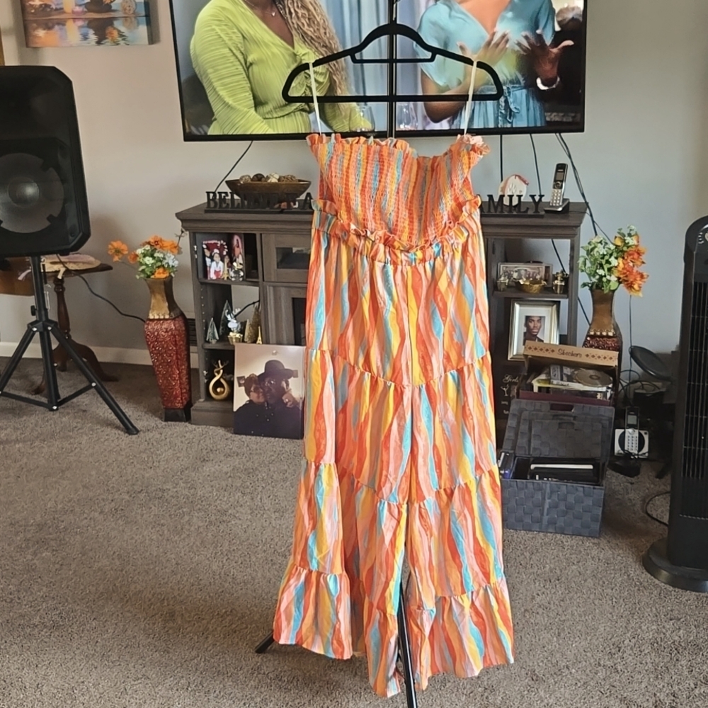 Pretty Cute Strapless Jumpsuit.  NEVER WORN BEFORE NO TAGS. SIZE 1XL
